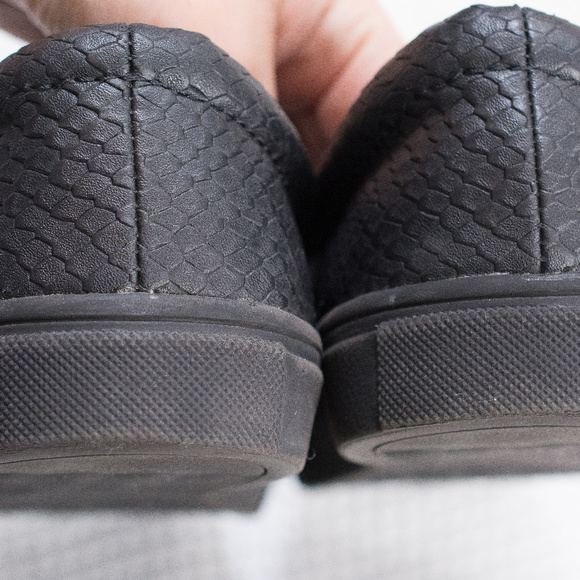 ‼️SOLD‼️Steve Madden Slip ons - Picture 5 of 6